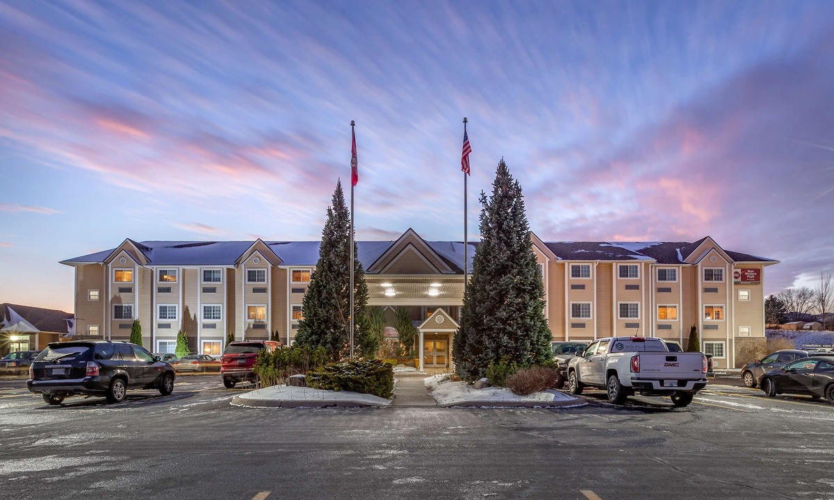 Woodstock Hotel | Best Western Plus Woodstock Inn & Suites