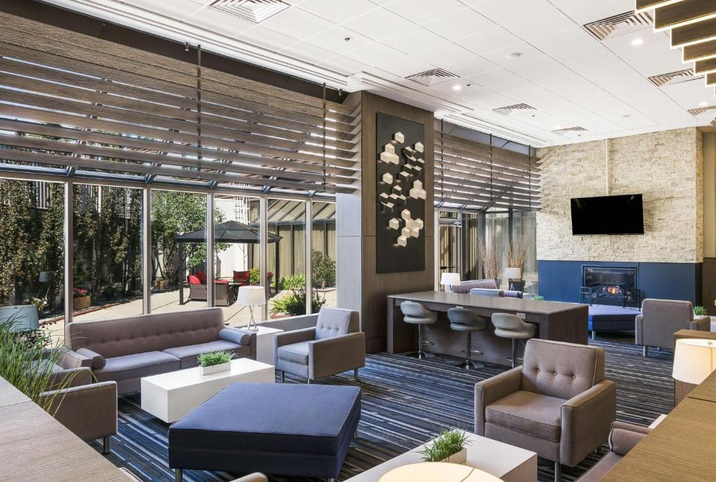 Calgary Hotel | Best Western Premier Calgary Plaza Hotel & Conference Centre