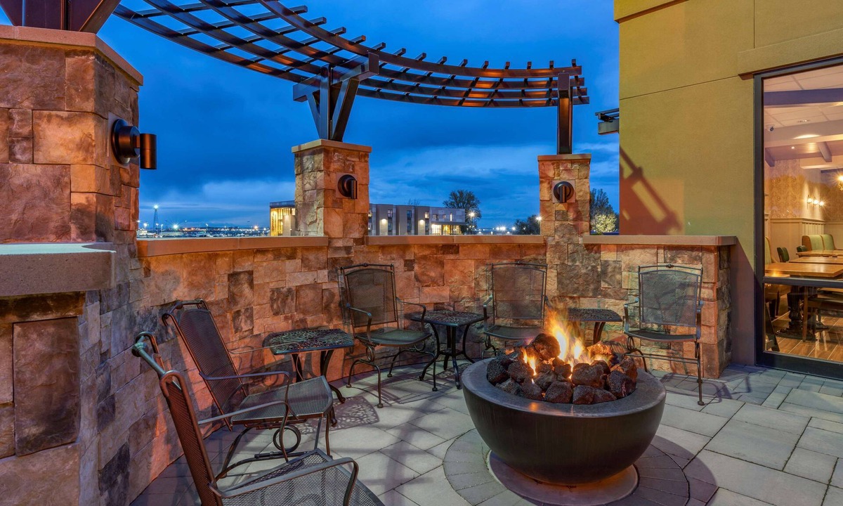 Pasco Hotel | Best Western Premier Pasco Inn & Suites