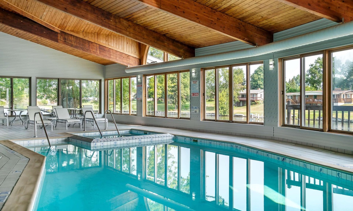 Cheboygan Hotel | Best Western River Terrace