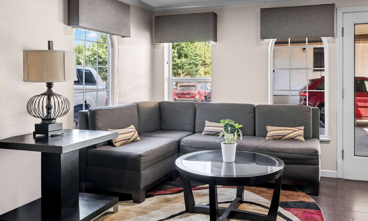 Lakeview Hotel | Best Western Skyline Motor Lodge