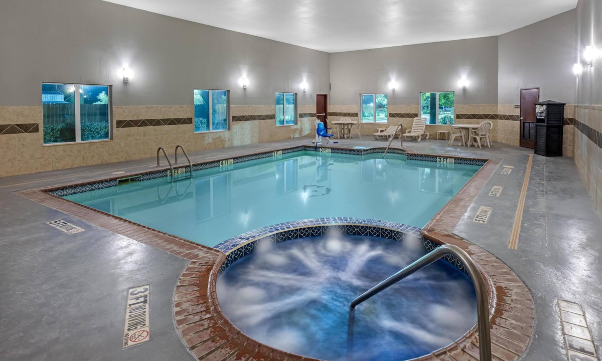 Levelland Hotel | Best Western South Plains Inn & Suites