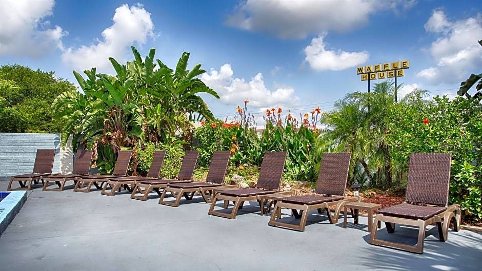 Titusville Hotel | Best Western Space Shuttle Inn