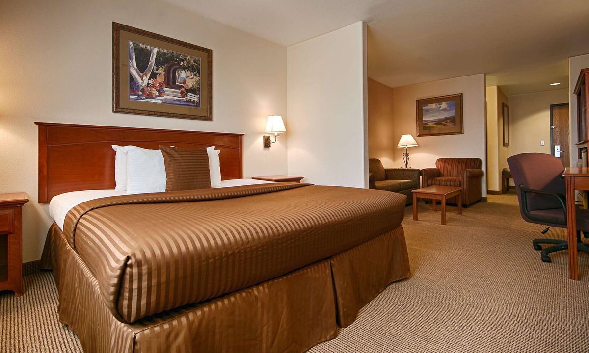 Bloomfield Hotel | Best Western Territorial Inn & Suites