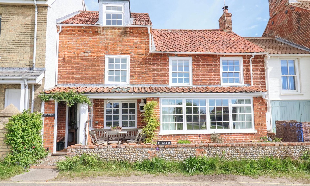 Walberswick Cottage | BETA COTTAGE, pet friendly, with open fire in Walberswick