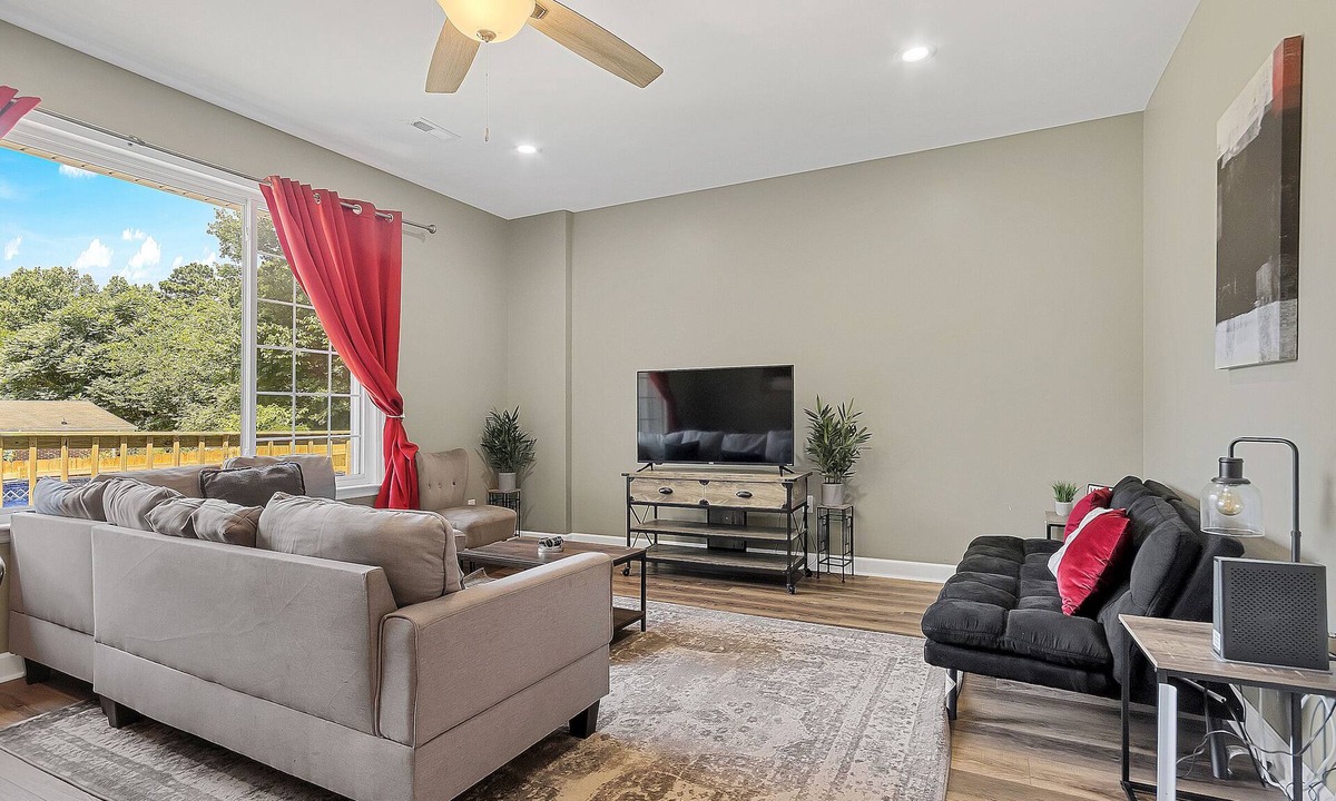 Huntsville Condo | Bethany Grove House A | Roomy Stay, Pool Access