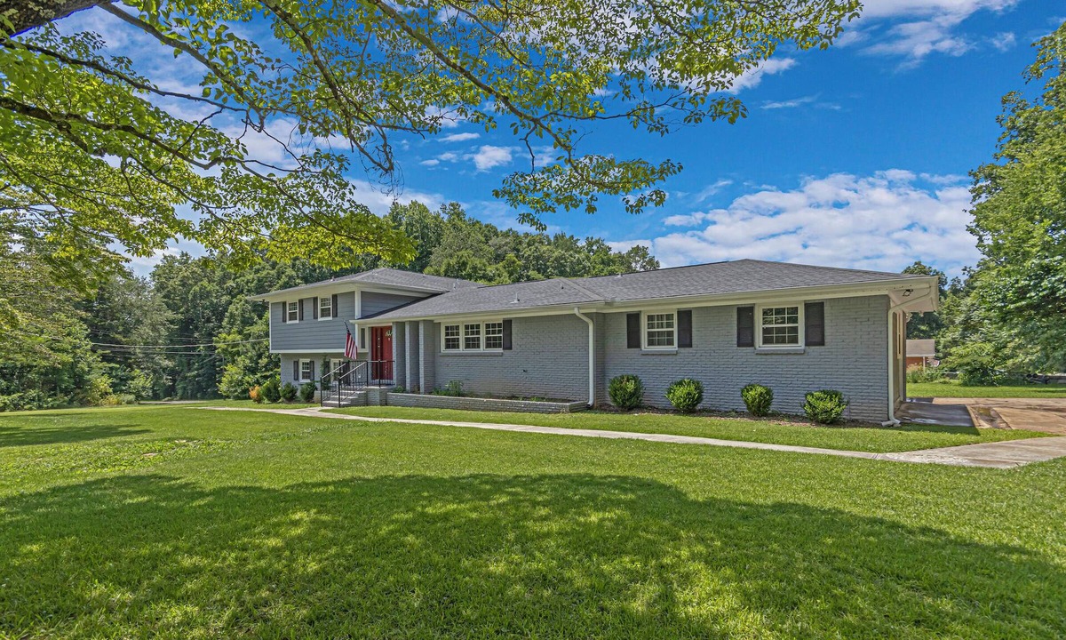Huntsville House | Bethany Grove House | Large Group Stay w/Pool