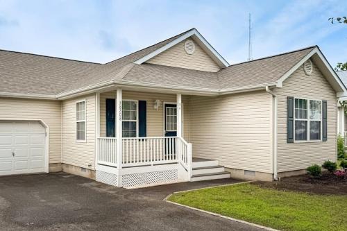 Frankford House | Bethany Meadows - 38208 Clover Ln