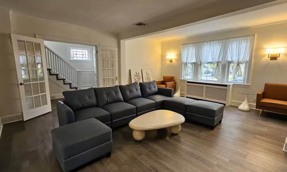 Hicksville House | Bethpage Golf by day 8 min, NYC by night 45 min