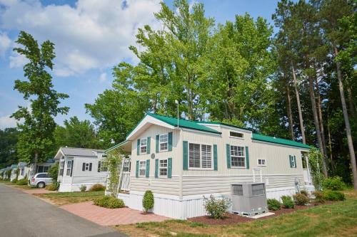 Urbanna House | Bethpage Hewick Three-Bedroom Cottage 30
