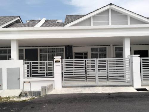 Ayer Panas House | Betta Imbellis Stay