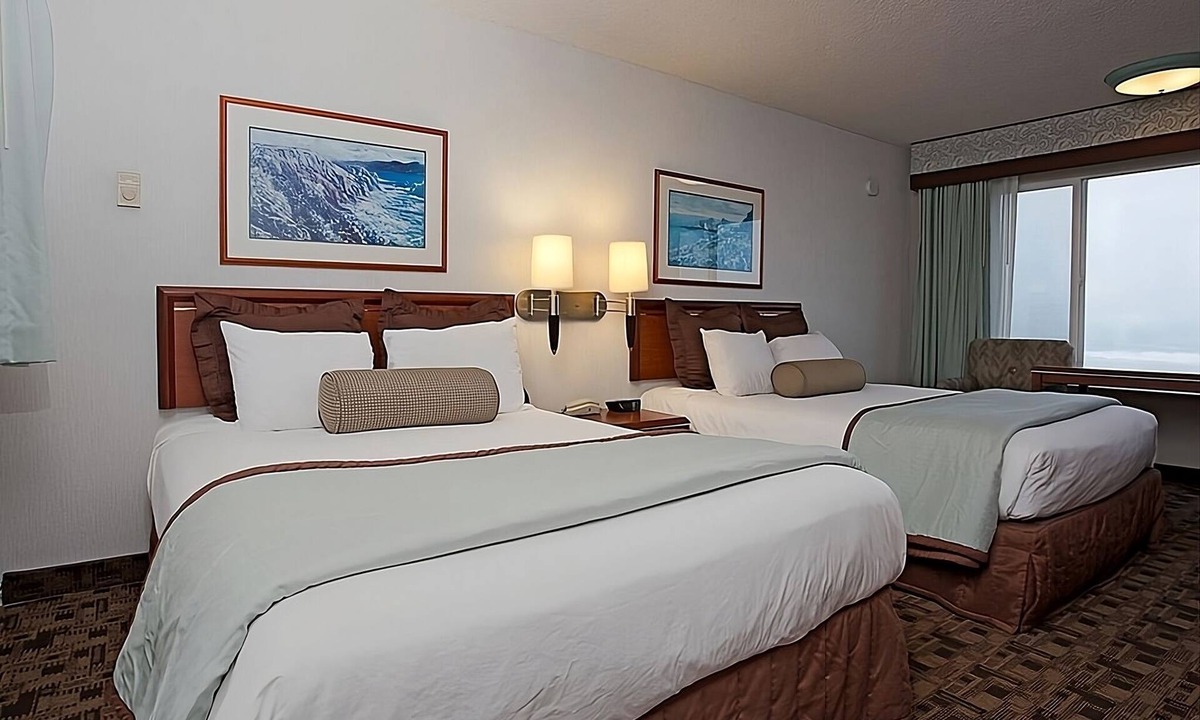 Newport Hotel | Better Choice for your Vacation! Comfy Unit For 4, Pets Allowed, Parking!