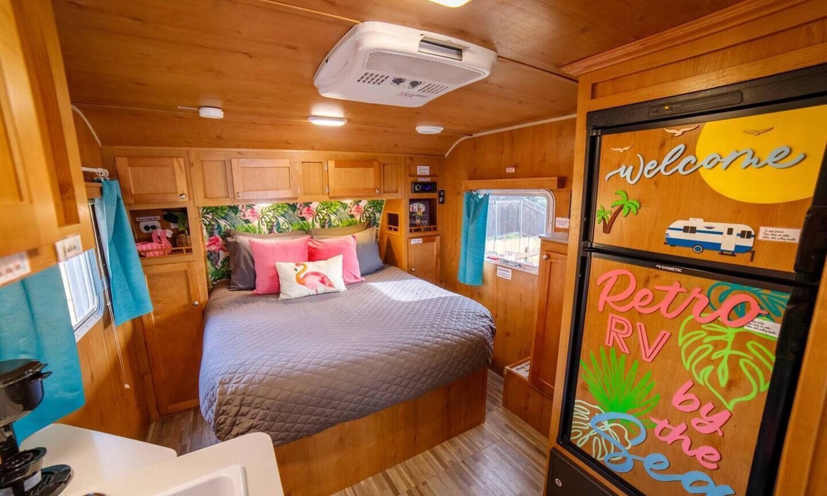 Granite Hills House | Bettie Blue | Charming Retro Trailer Escape