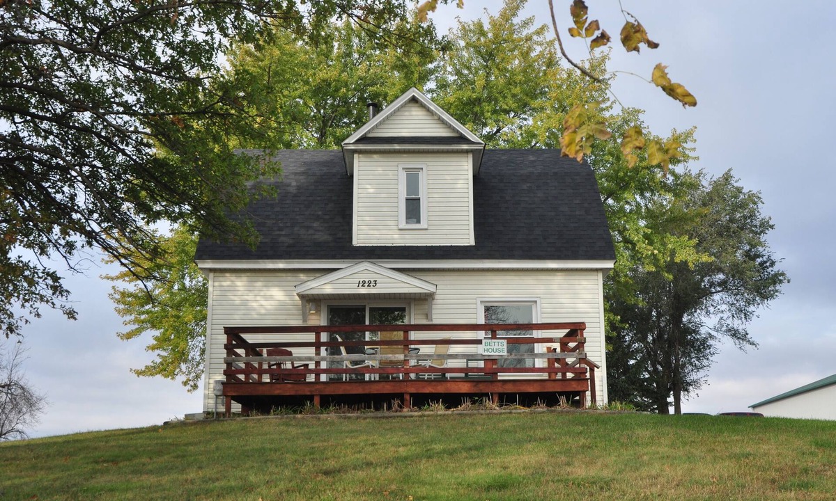 Coon Rapids House | Betts Farmhouse at Whiterock Conservancy