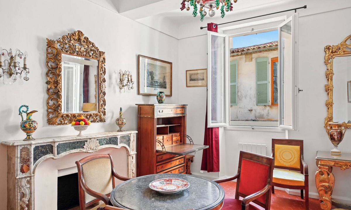 Hyeres City Centre House | Between Art and History – An Elegant Getaway