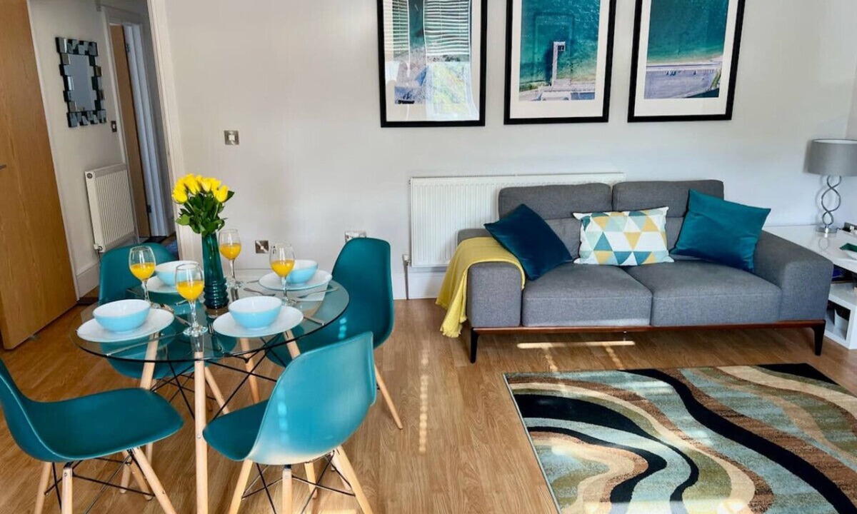 Portsmouth Apartment | Between beach & shops - Private parking en-suite