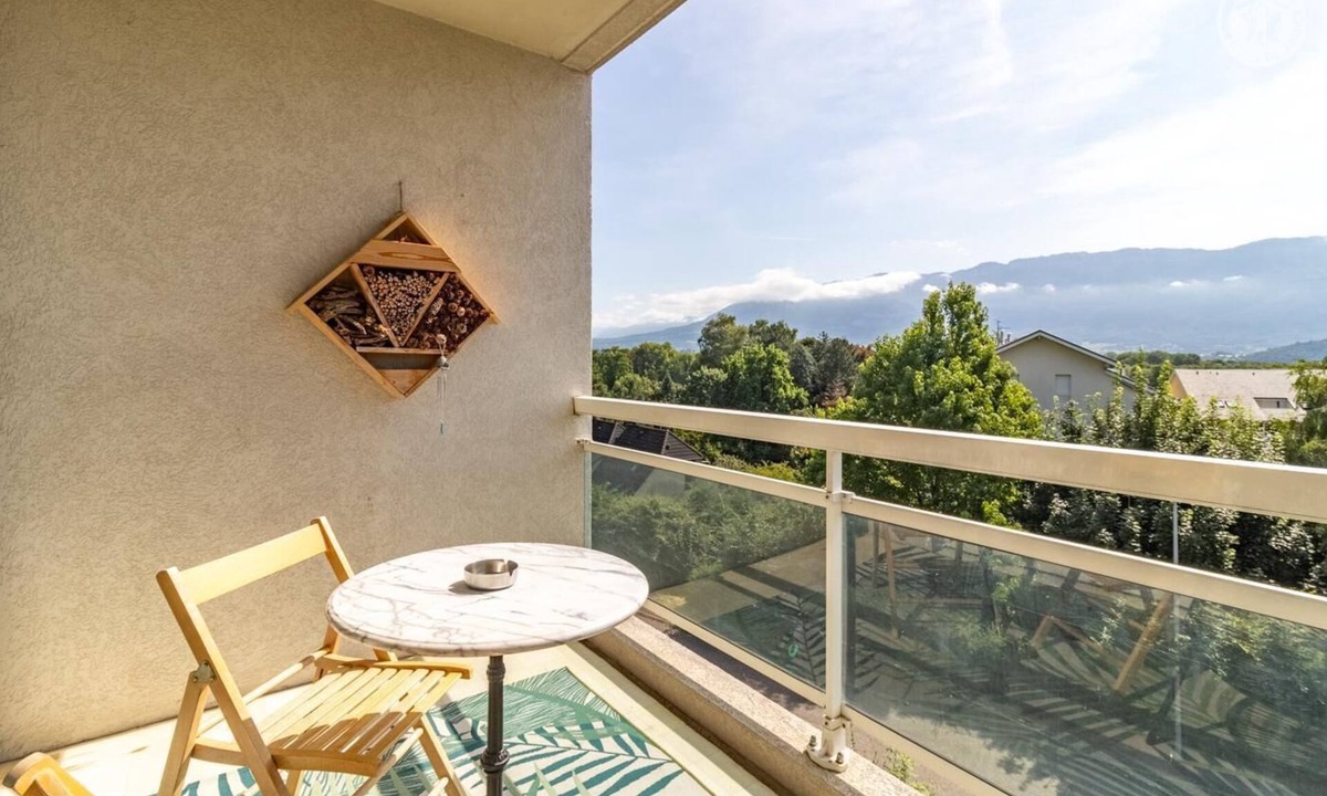 Le Bourget-du-Lac House | BETWEEN LAKE AND MOUNTAIN