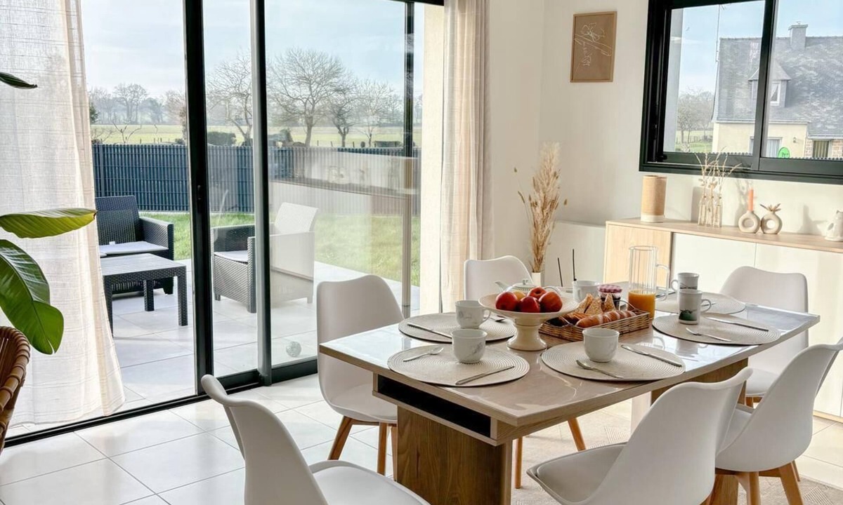 Sulniac House | Between land and sea