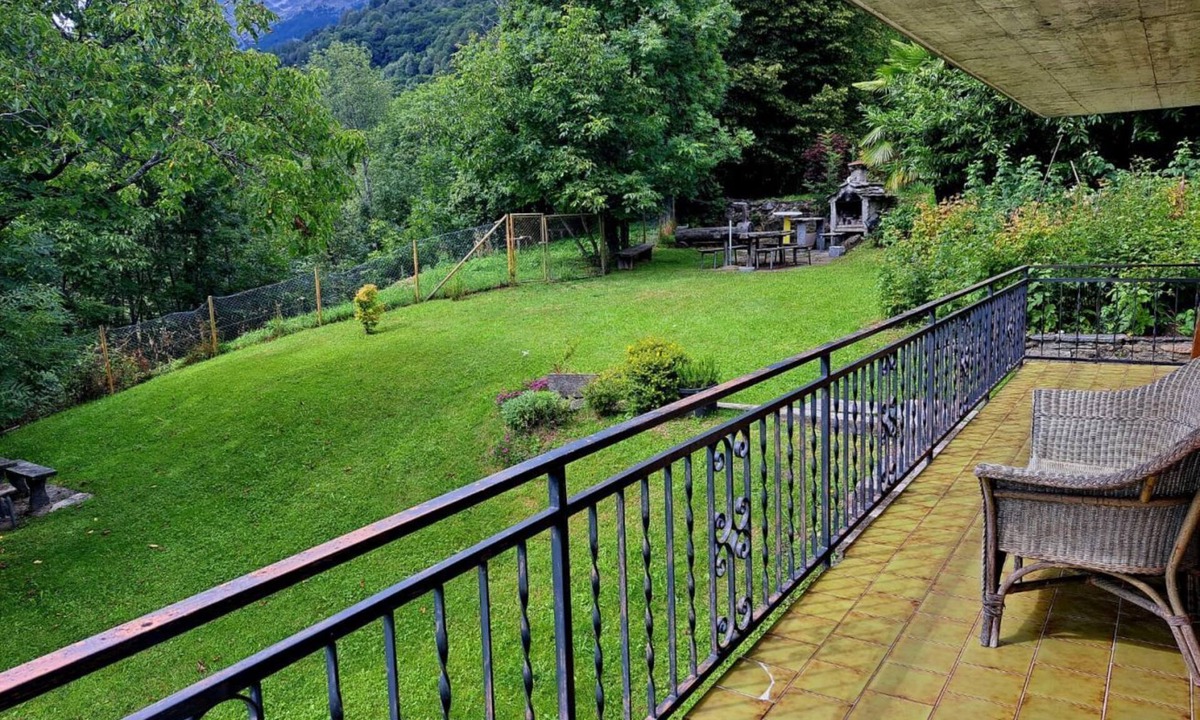 Faido Apartment | Between Nature and Tradition (Eco della Valle 1)