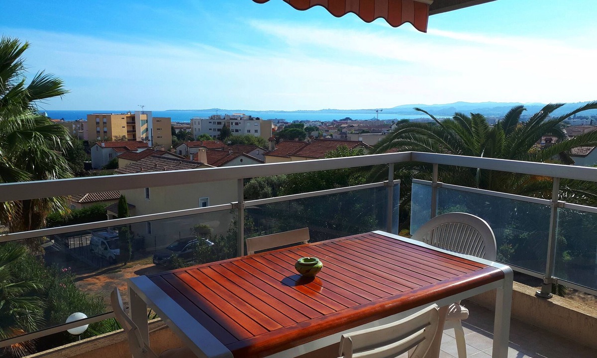 Saint-Laurent-du-Var Apartment | Between Nice and Cannes, panoramic sea view, swimming pool