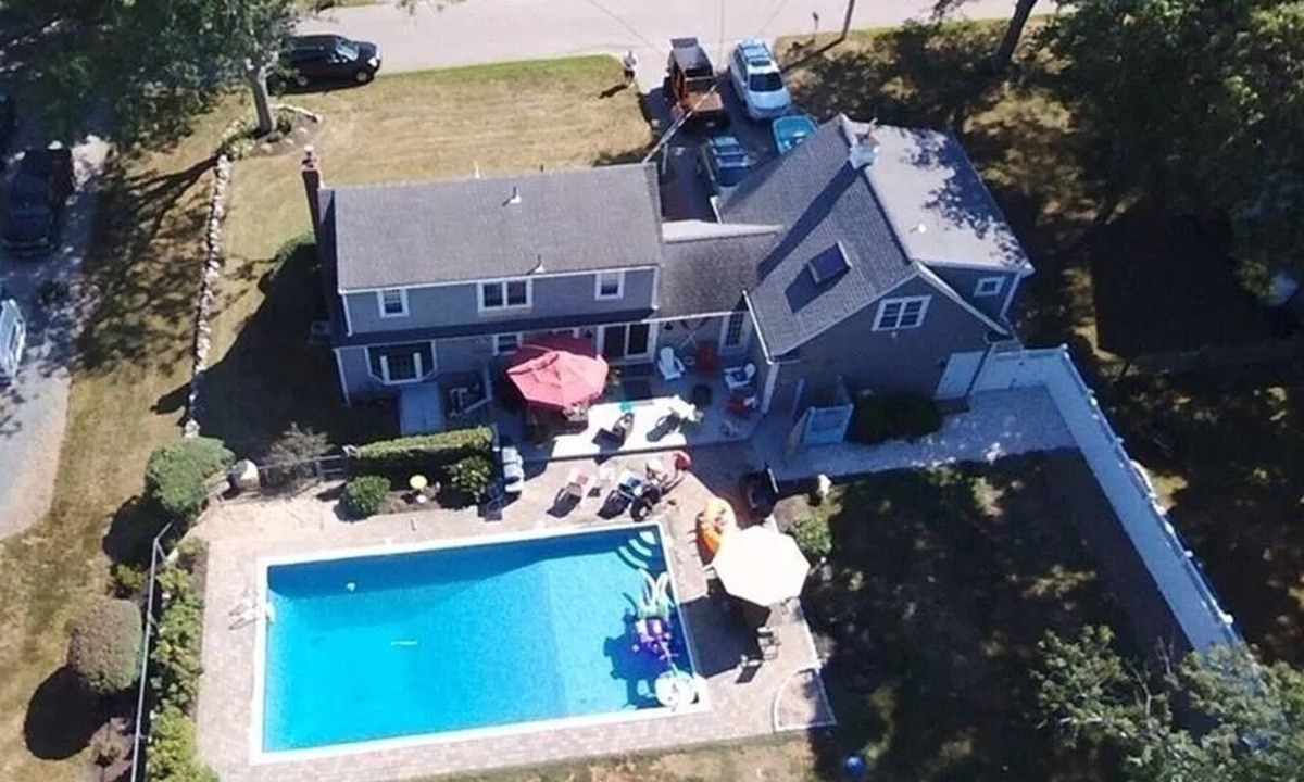 Greenbush House | "Between the Cliffs" Beach Getaway -