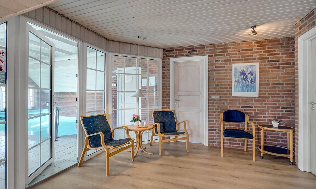 Klegod House | Between the North Sea and the fjord lies this thatched vacation home on a beautiful plot.