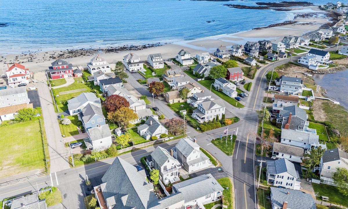 Wells Beach House | Between the Tides, Between the TIdes in Wells Beach