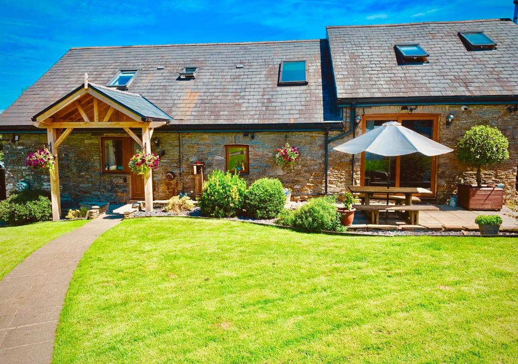 Cross Hands Bed & Breakfast | Beudy Bach