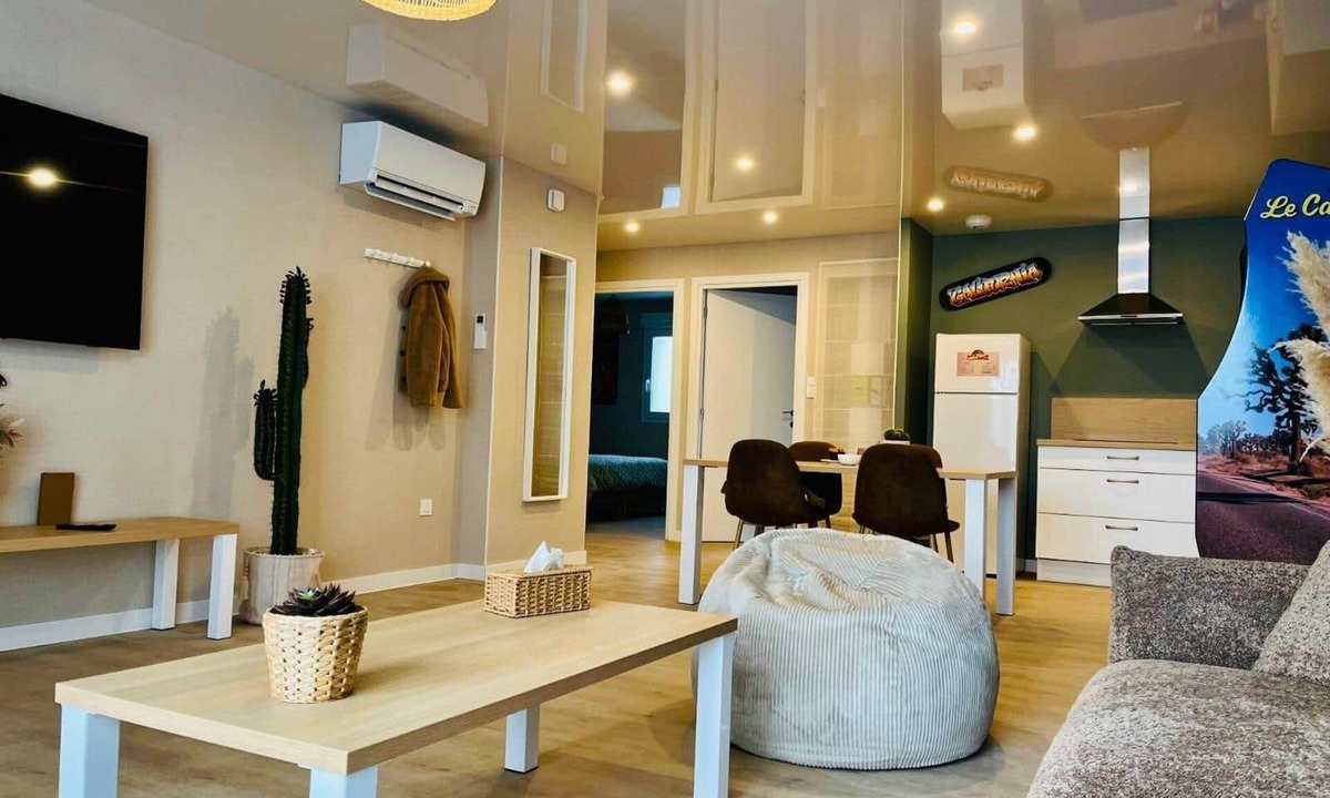Neuf-Mesnil Apartment | Beverly Hills - Family suite with pool