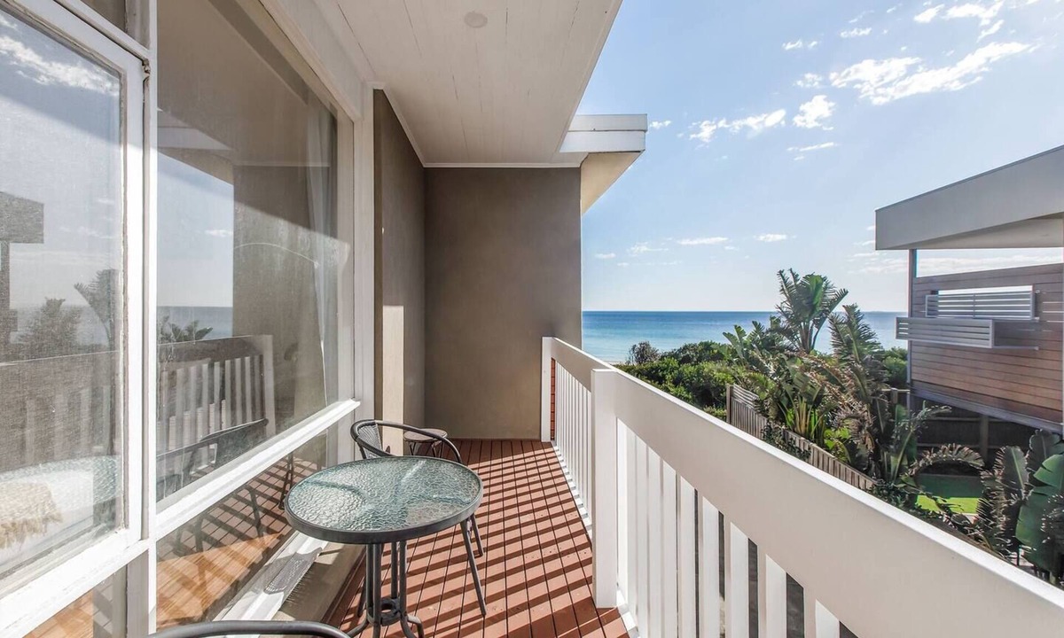Aspendale House | Beyond the Blue Beachfront Beauty on Your Doorstep