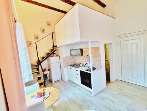 Cavtat Old Town Apartment | Bianchi's flower