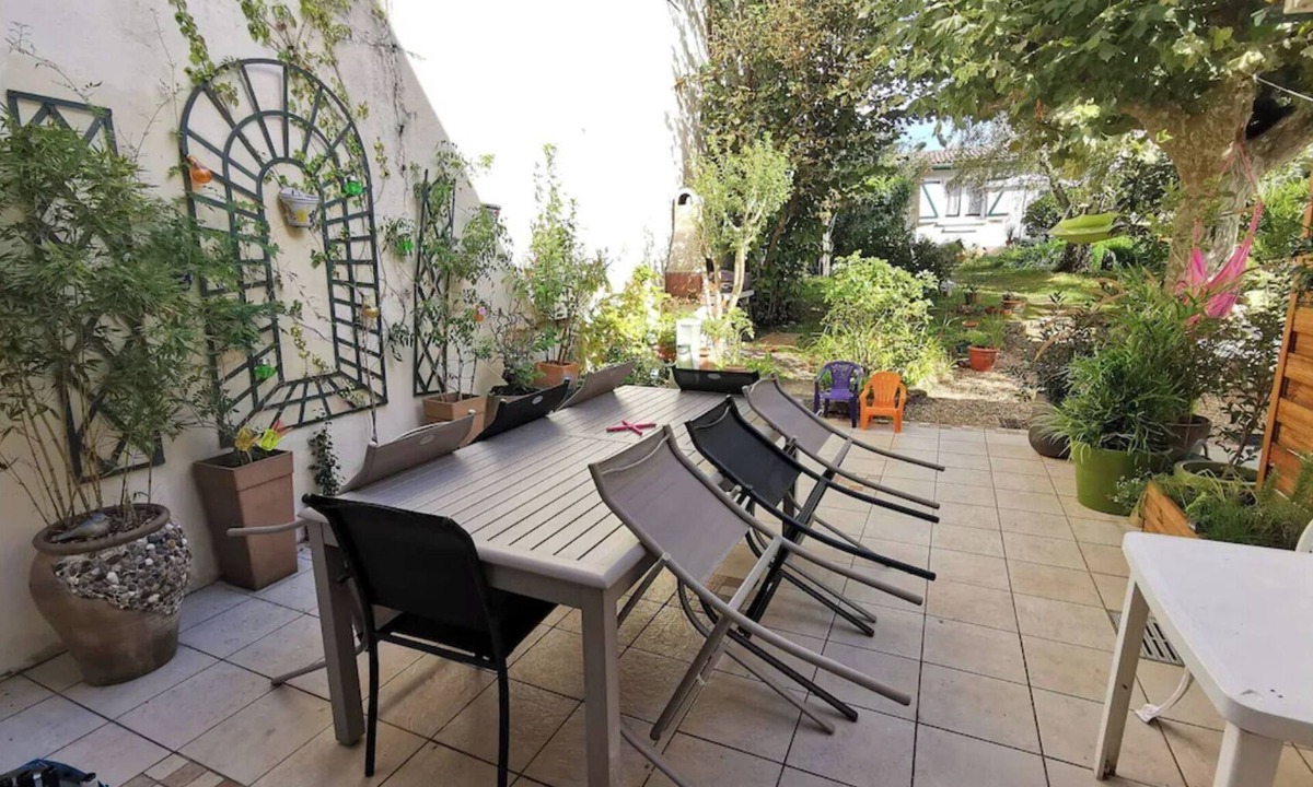 Biarritz House | Biarritz St Charles. Quiet garden, Walking distance to beaches and golf course