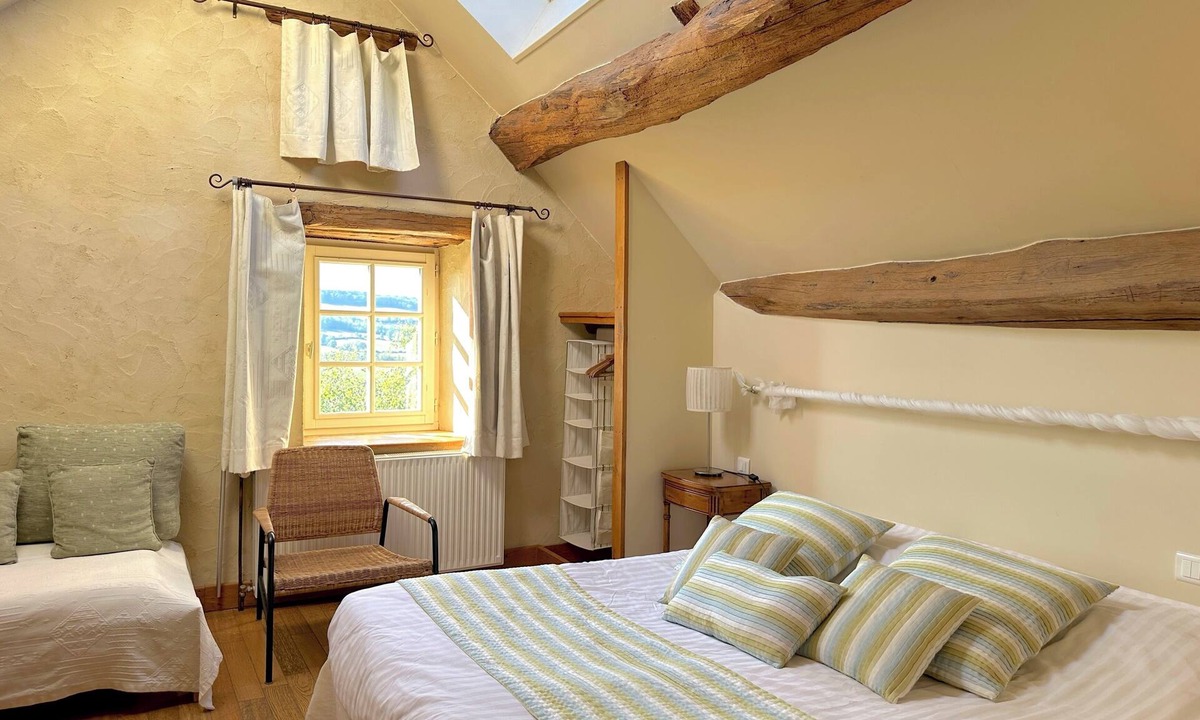 Montoillot Bed & Breakfast | Biche Blanche guest room - Breakfast included