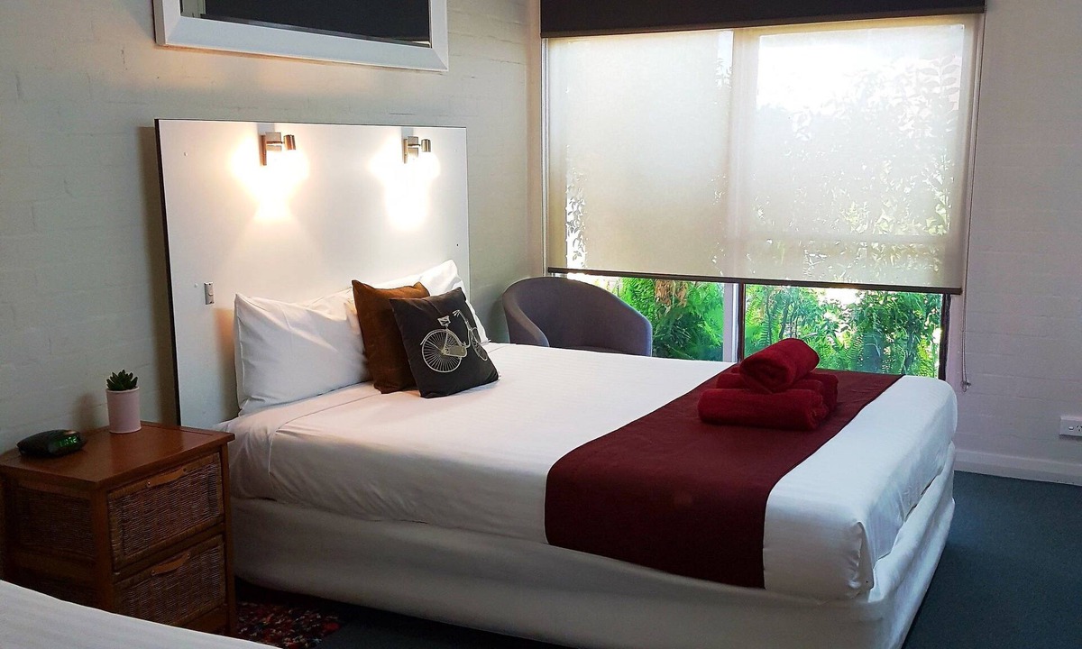 Hay Hotel | Bidgee Motor Inn