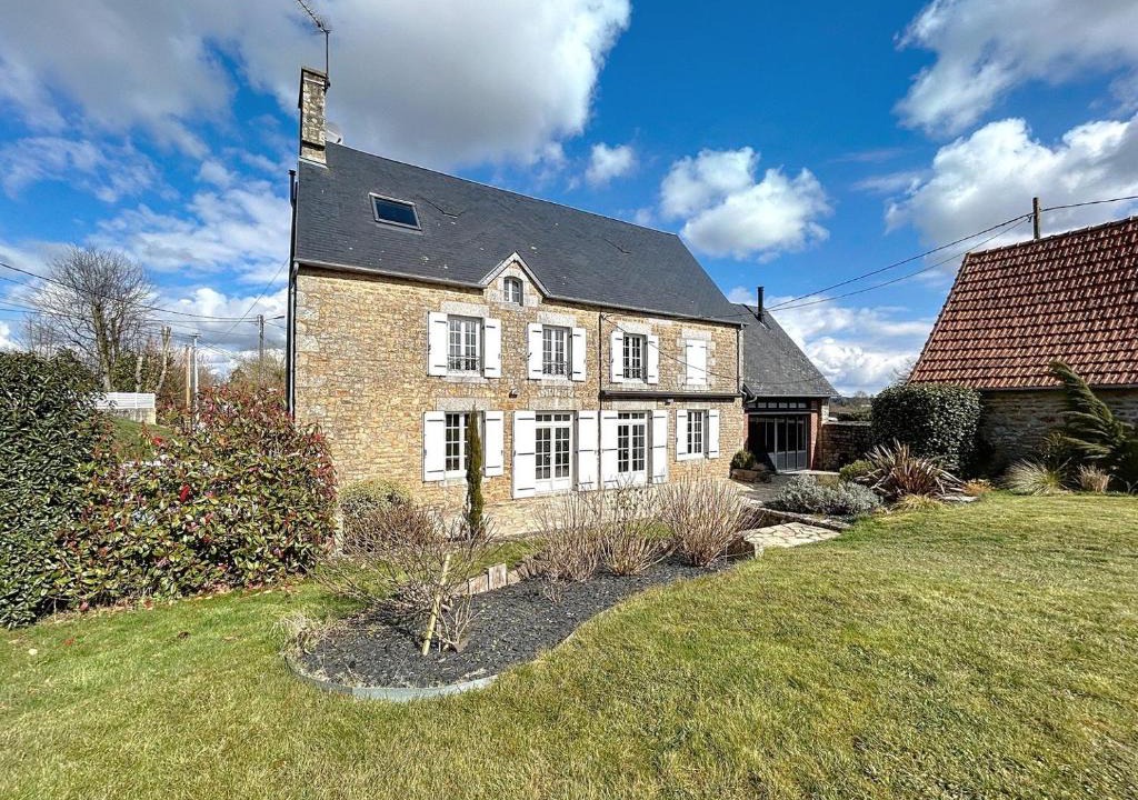 Jullouville House | Bienvenue au Gîte Cassa