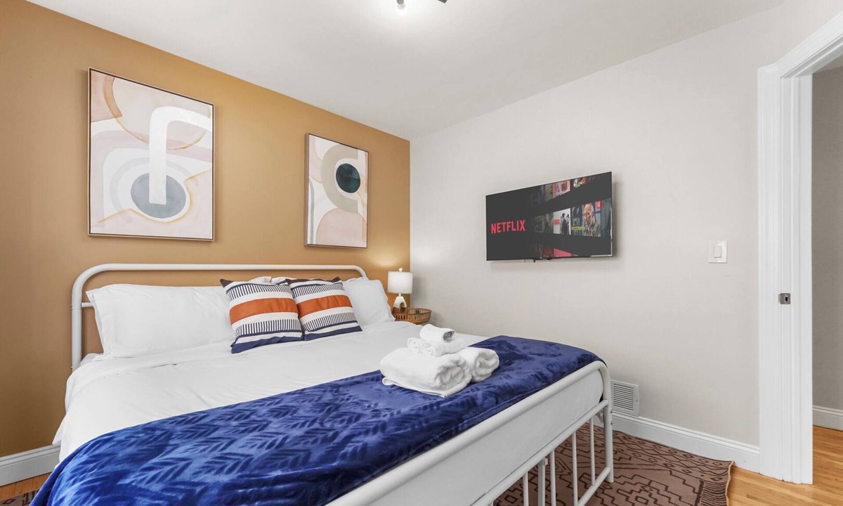 Constable Hook Apartment | Big 3br 1.5ba Free Parking Sleeps 10 Deck