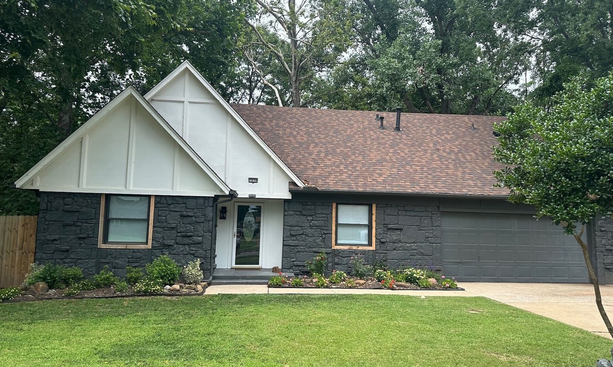 Broken Arrow House | Big 5 bedroom South Broken Arrow walk to Indian Springs Golf Course Fast WiFi