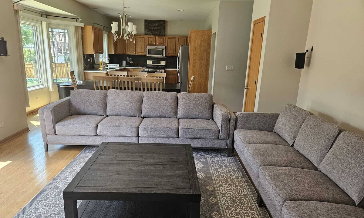 Elmhurst House | Big 5BR, 3.5BA Game Rm Prime Safe Location mins to Down Town Chicago