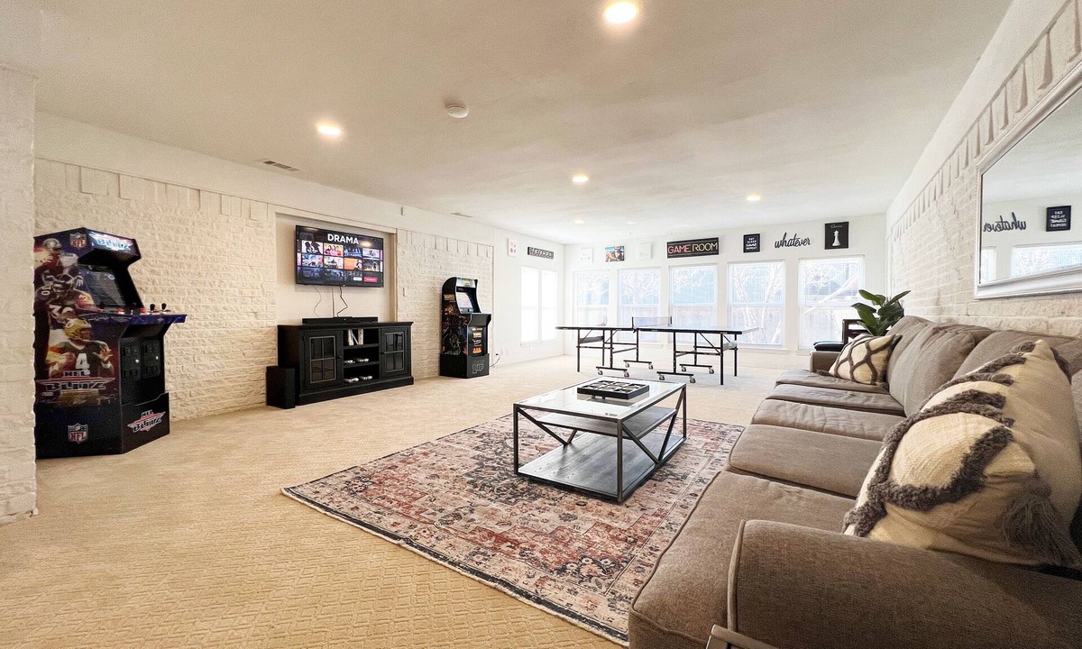 Park Central House | Big and Beautiful in Dallas