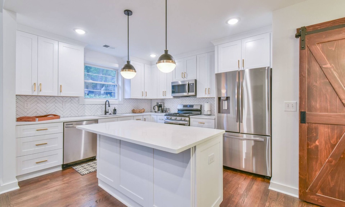 Belvedere Park Cottage | Big Backyard Bungalow