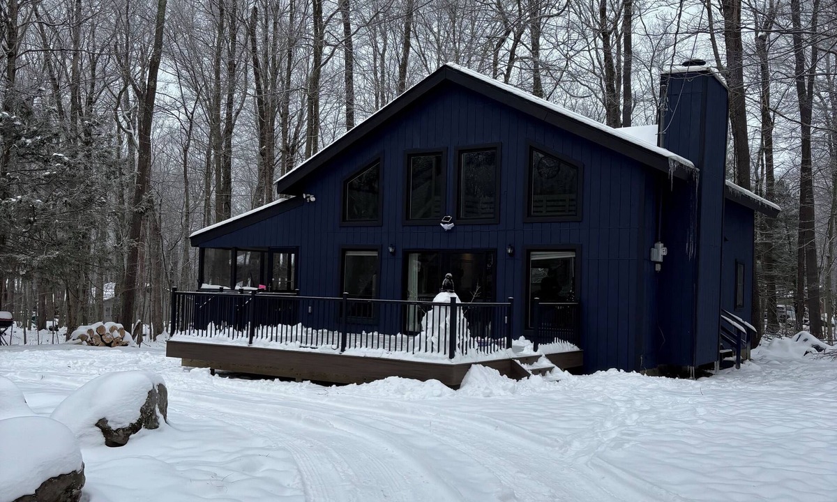 Gouldsboro Cabin | Big Basswood Lodge/Cozy Lake Escape/Poconos/Near Skiing/Family Friendly