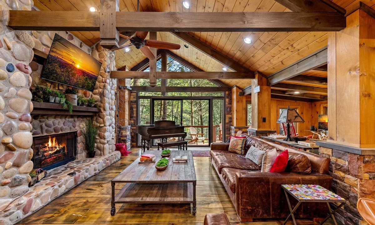 Ellijay Cabin | Big Bear Falls - Riverfront | Pet Friendly | Hot Tub