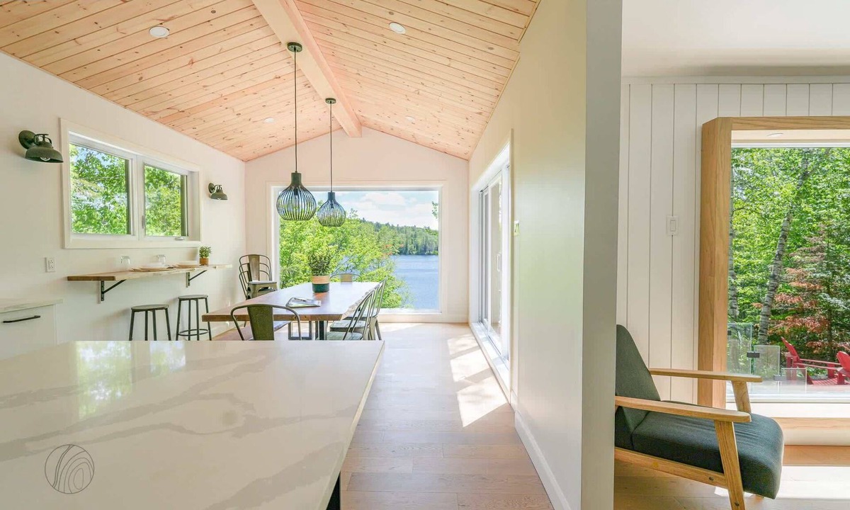 Saint-Didace House | Big Bear | hot tub | bord Lac Thomas