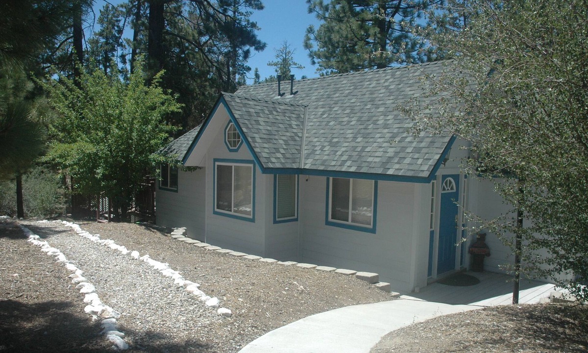 The Village House | Big Bear Lake Charming Cabin