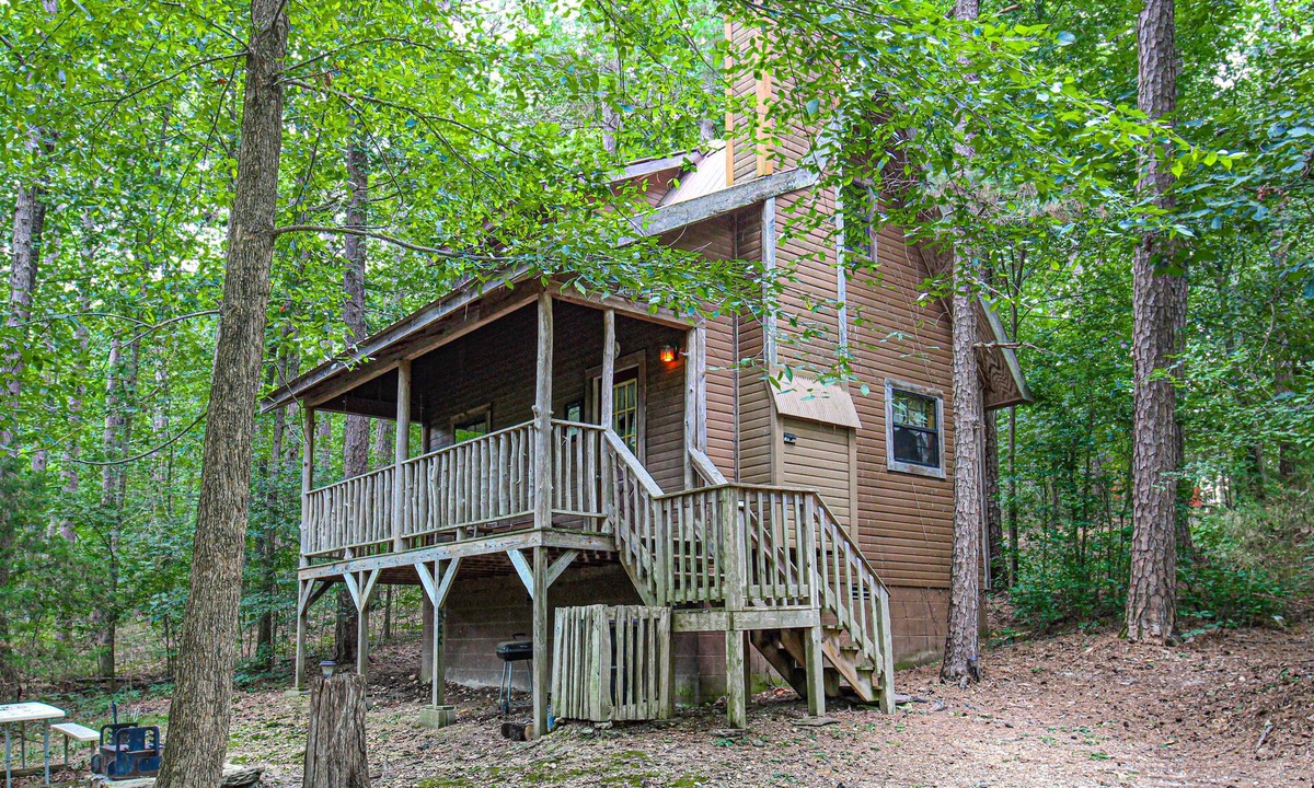 Bruno Cabin | Big Bell at Silver Run located close to the Buffalo River National Park