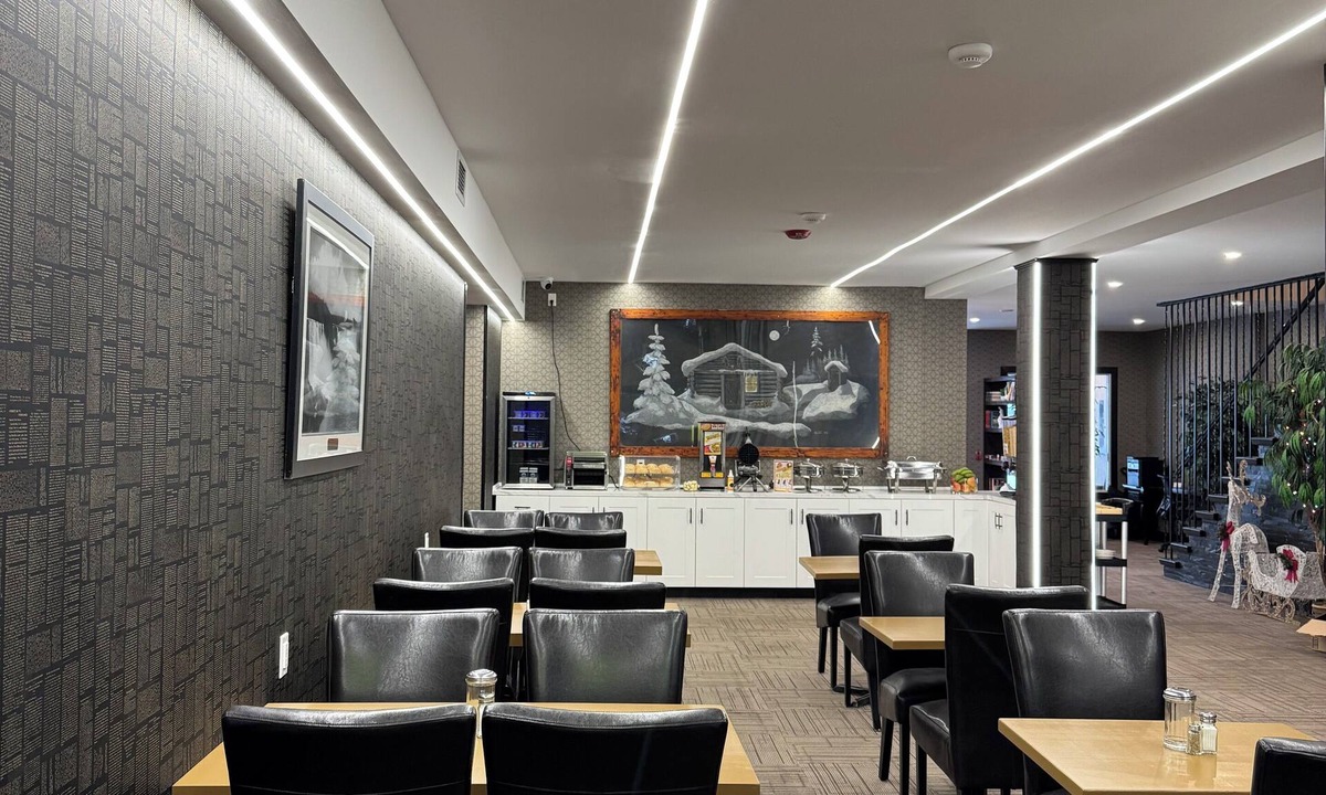 Wawa Hotel | Big Bird Inn Wawa, SureStay Collection by Best Western
