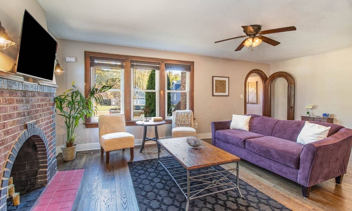 Michigan City Apartment | Big Brick Bungalow - Lower Unit