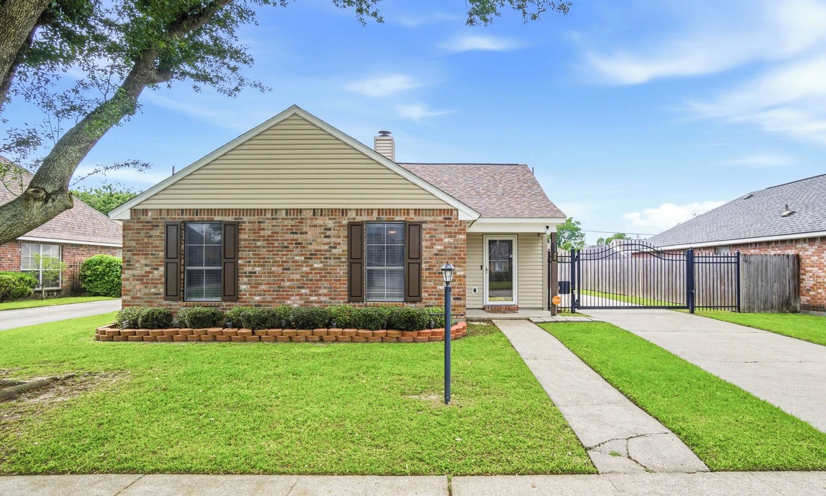 South Baton Rouge House | Big Cat Bungalow Stylish Retreat Near LSU
