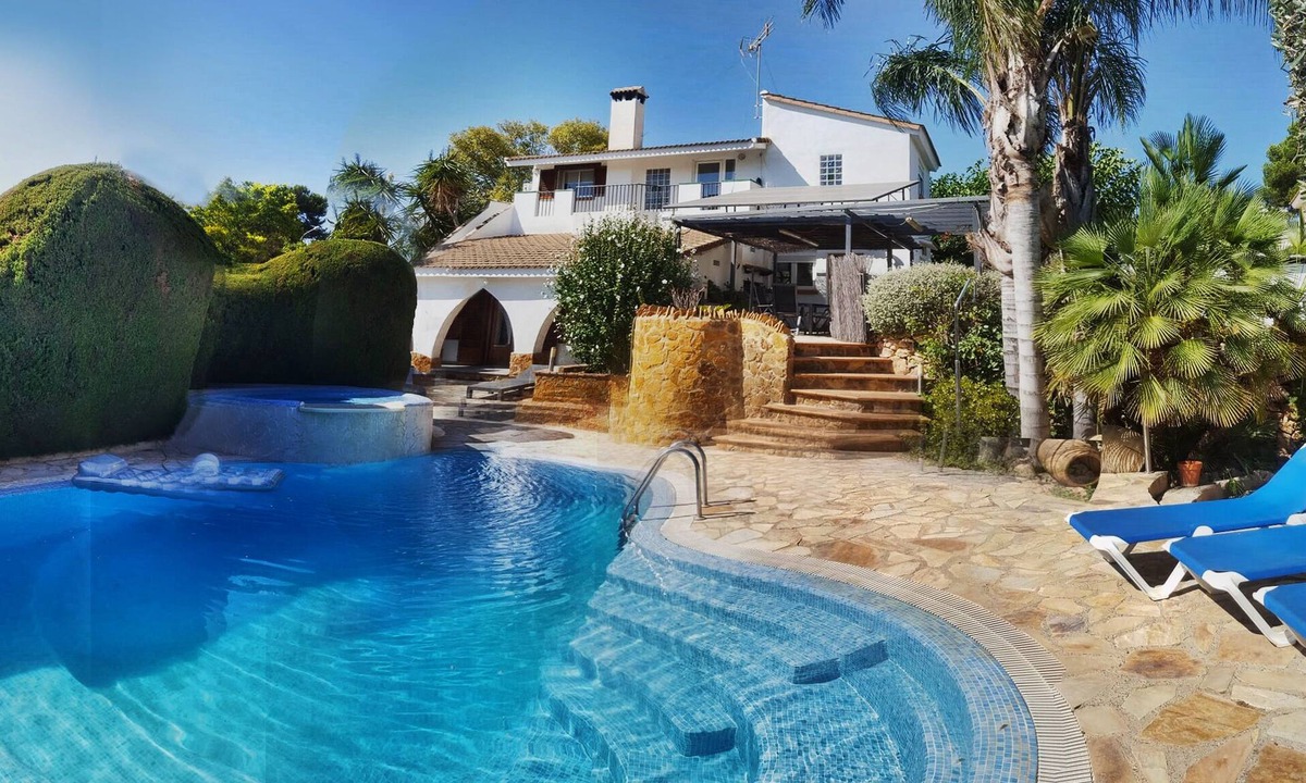 La Canyada dels Pins Villa | BIG DISCOUNTS! Valencian Villa Beach City. Waterfall Pool and Jacuzzi