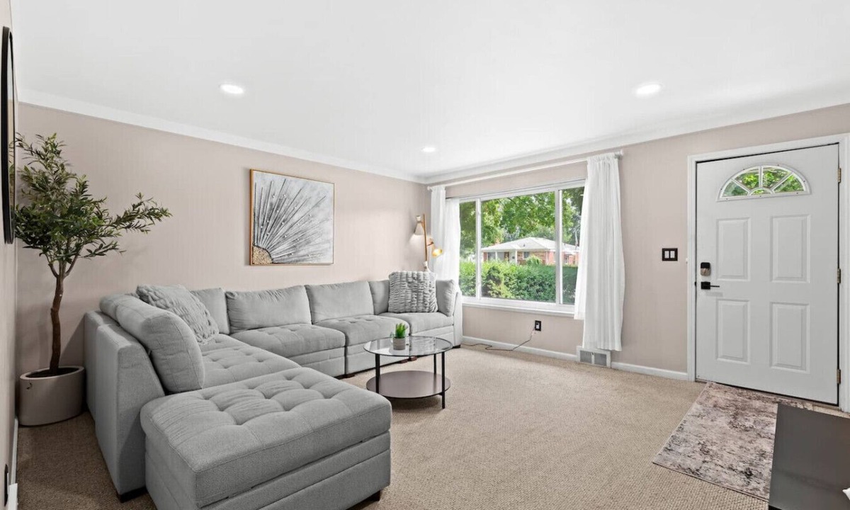 Dearborn Heights House | Big Fenced Backyard Sleeps 8 Plus